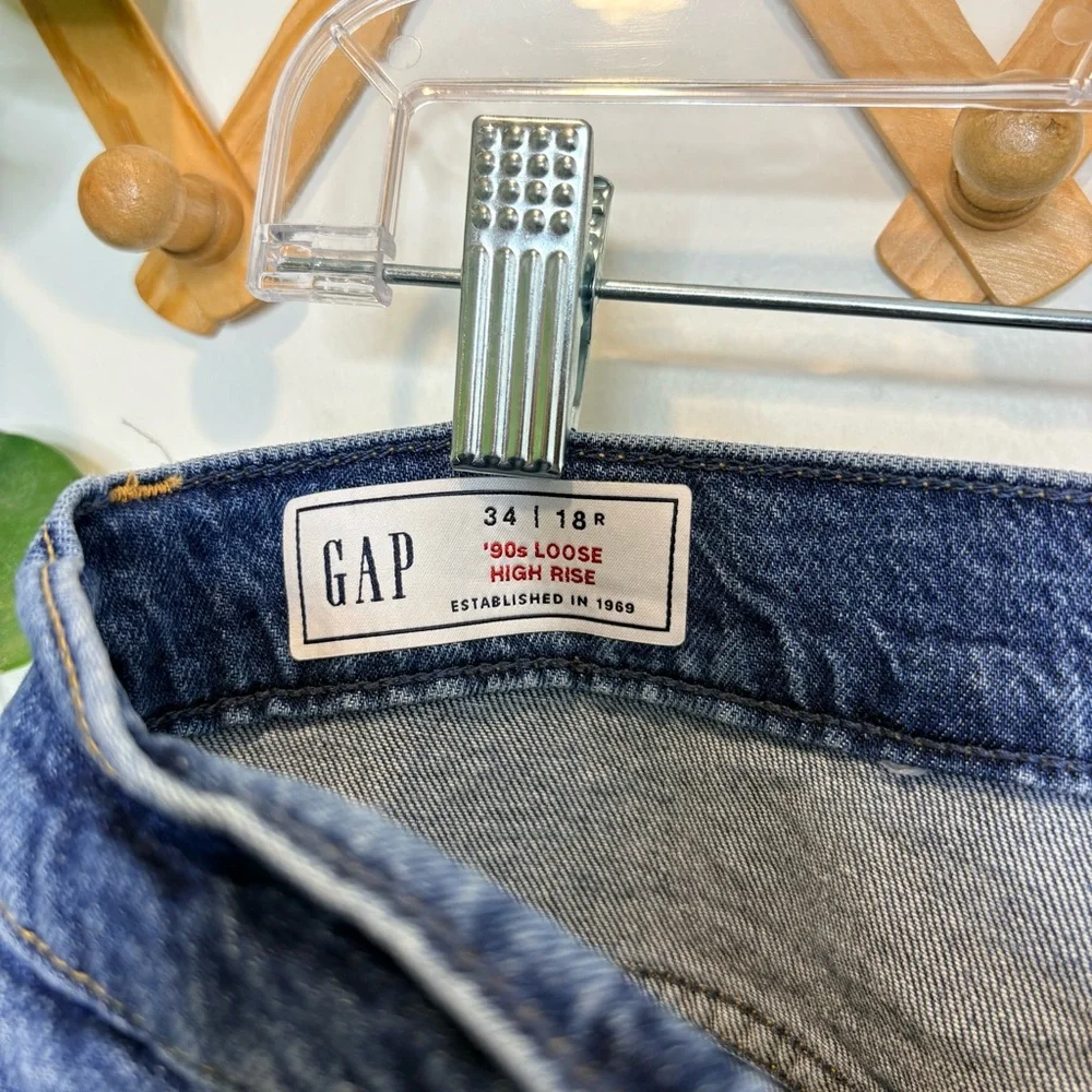 GAP 90’s Loose High Rise Distressed Jeans - Picture 5 of 7